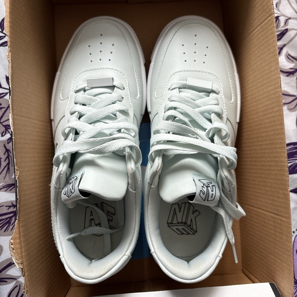 Women's Ghost Aqua pixel AF Sneakers